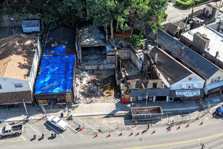 More Photos Of 154 Main St, Butler Storefront Retail Office For Sale