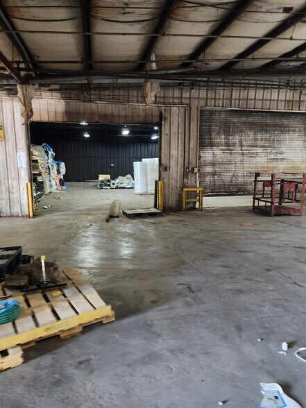 More Photos Of 712 Industrial Ln, Oneida Distribution For Sale