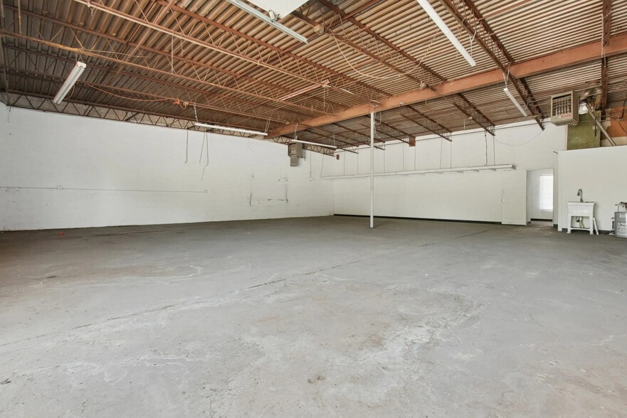 More Photos Of 3723-3871 April Ln, Columbus Light Distribution For Lease