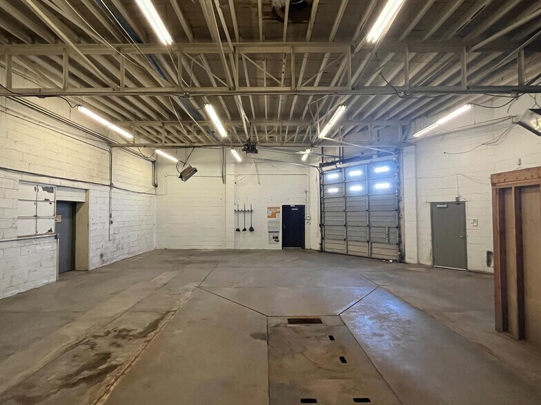 More Photos Of 1001 E Central Ave, Wichita Light Distribution For Lease