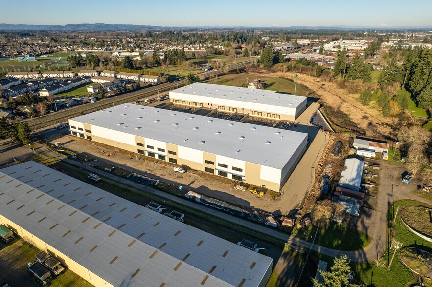 More Photos Of 1414 Commerce Way, Woodburn Industrial For Lease