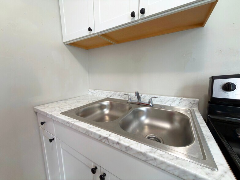 More Photos Of 1007 S Main St, Mount Airy Apartments For Sale