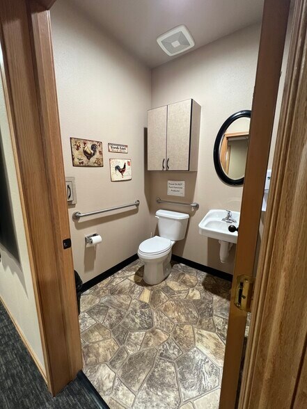 More Photos Of 77 Adcock Dr, Alamosa Healthcare For Sale