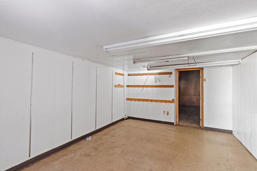 More Photos Of 1801 N Main St, Baytown Flex For Sale