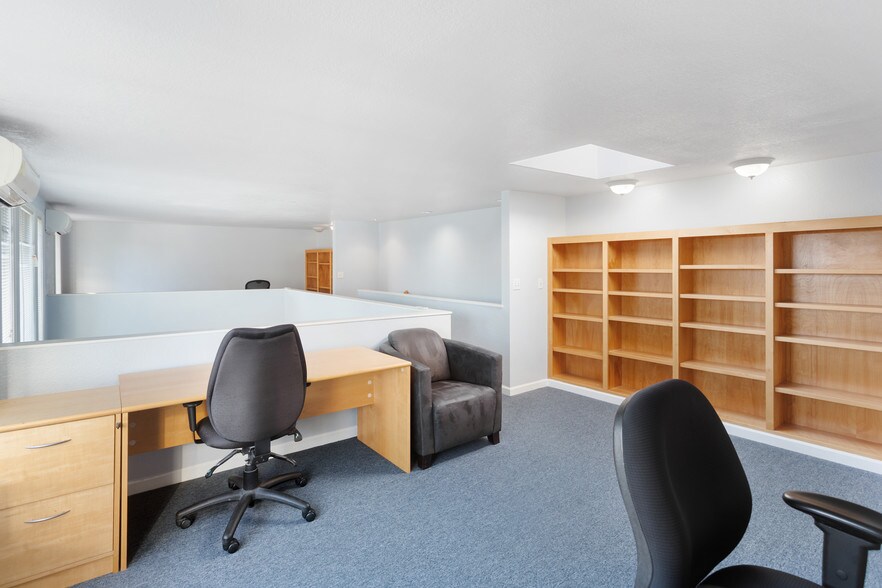 More Photos Of 5508 35th Ave NE, Seattle Loft Creative Space For Lease