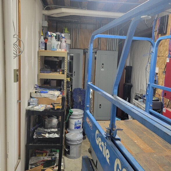 3055 Shirley Dr, Jackson, MI 49201 Freestanding For Sale