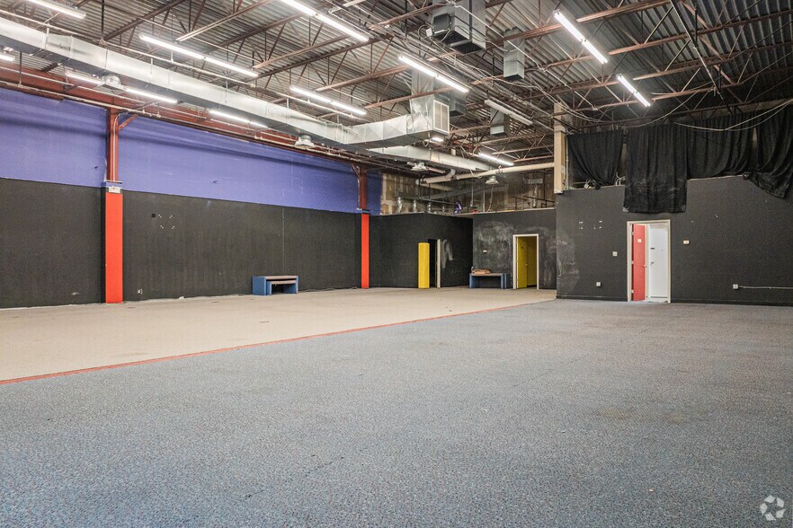 More Photos Of 2917 N Vermilion st, Danville General Retail For Sale