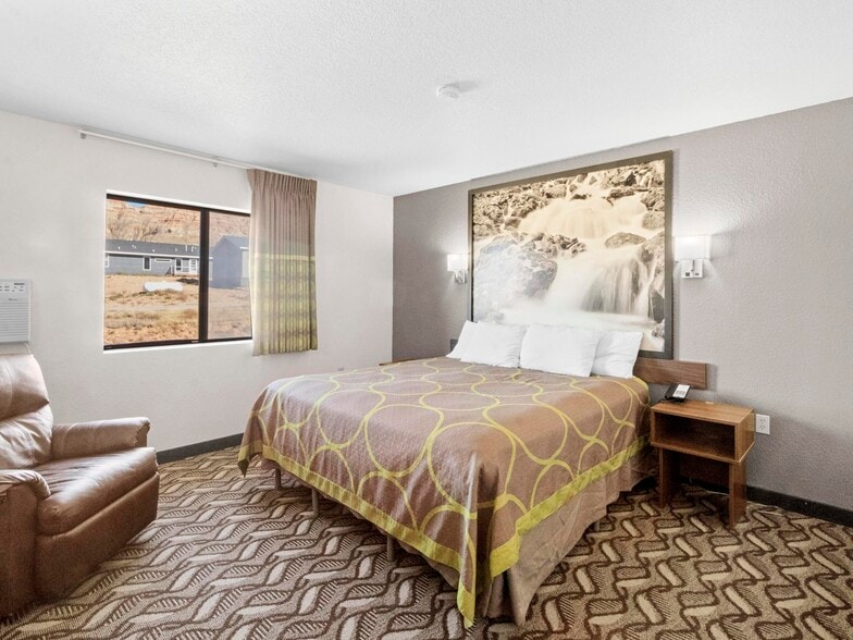 More Photos Of 1412 Warm Springs Dr, Dubois Hotel For Sale