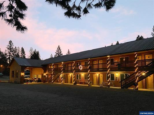 More Photos Of 179 S Mill St, Sumpter Hotel For Sale