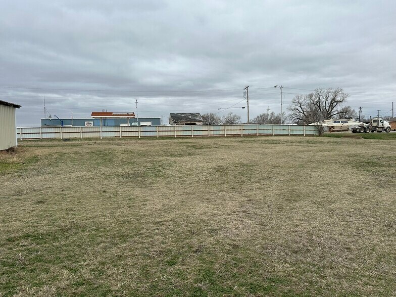 More Photos Of 623 N Main St, Fairview Land For Sale