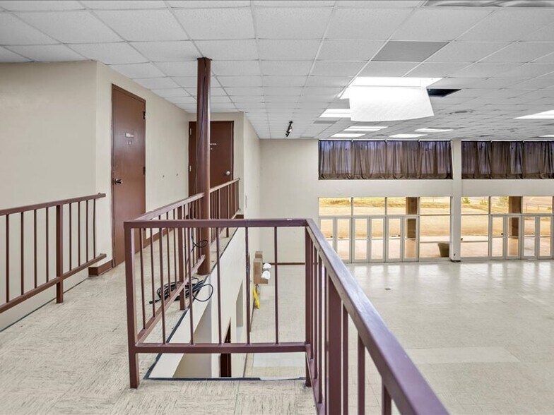 More Photos Of 1819 Spring St, Palestine Specialty For Sale