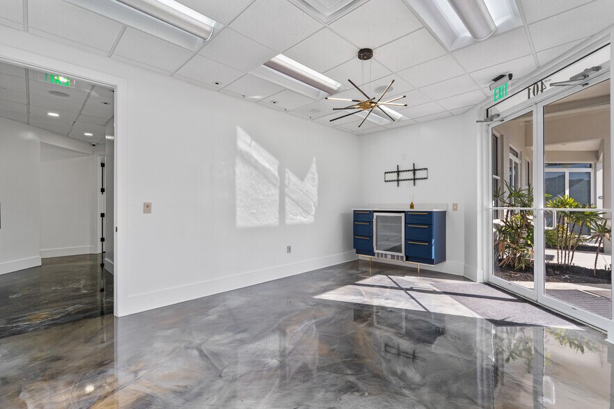 More Photos Of 13730 Cypress Terrace Cir, Fort Myers Medical For Sale