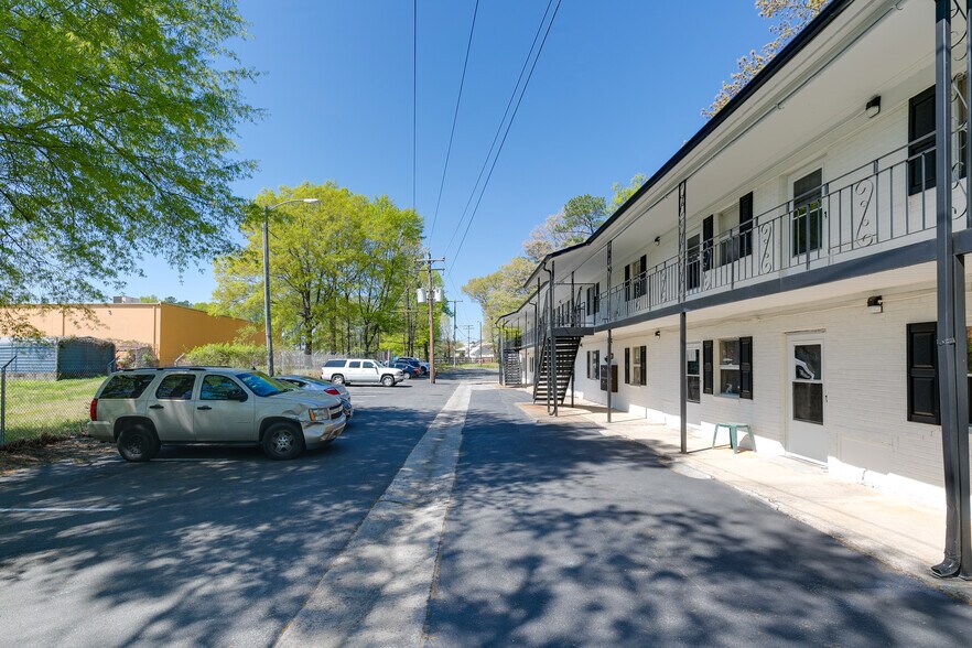 More Photos Of 37 Labrook Dr, Richmond Apartments For Sale