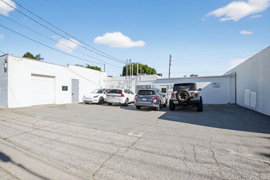 More Photos Of 923 N Hollywood Way, Burbank General Retail For Sale