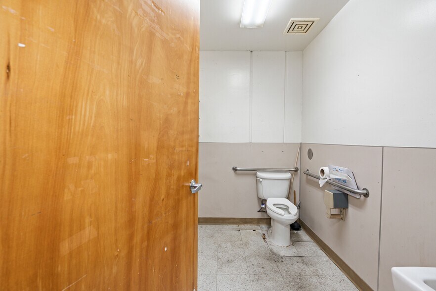 More Photos Of 1701 Airline Hwy, Hollister Freestanding For Lease