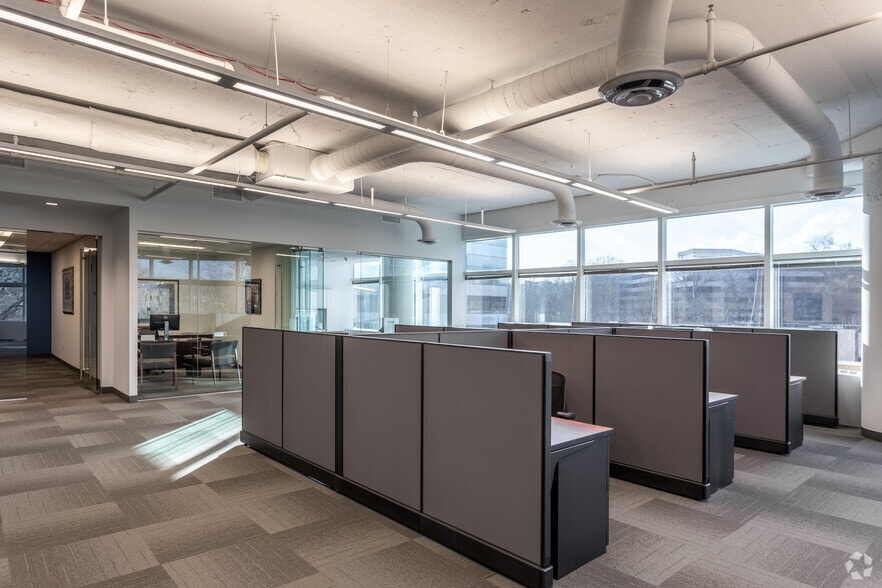 More Photos Of 100 Summit Lake Dr, Valhalla Office For Lease