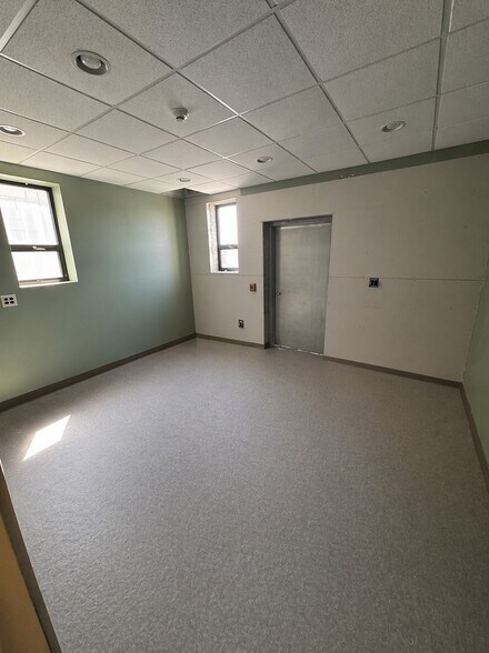 More Photos Of 15 Somerset Pl, Clifton Light Manufacturing For Lease