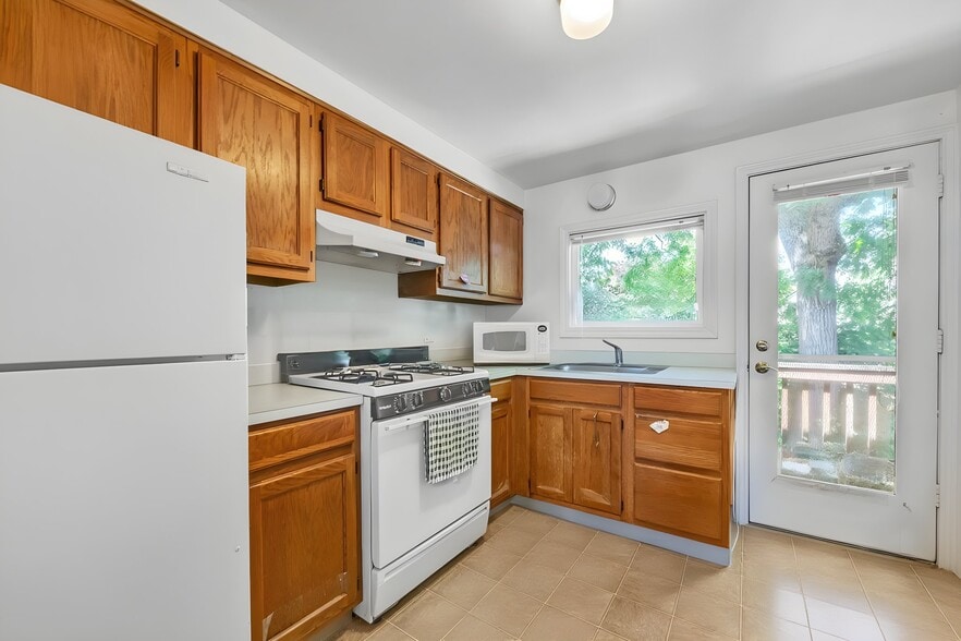More Photos Of 1925 SE Alder St, Portland Apartments For Sale