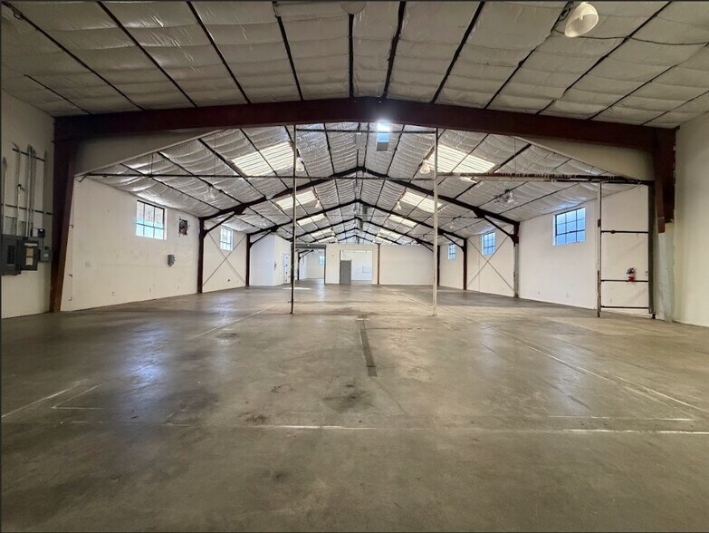 Primary Photo Of 1989 Blake Ave, Los Angeles Manufacturing For Lease