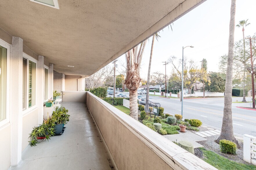 More Photos Of 4837 Hayvenhurst Ave, Encino Apartments For Sale