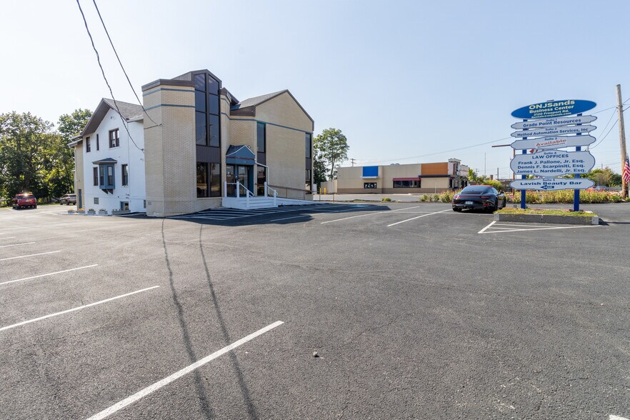 More Photos Of 2120 Freeport Rd, New Kensington Office For Lease