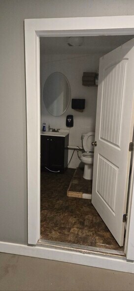 More Photos Of 10404 229th St E, Graham Flex For Lease