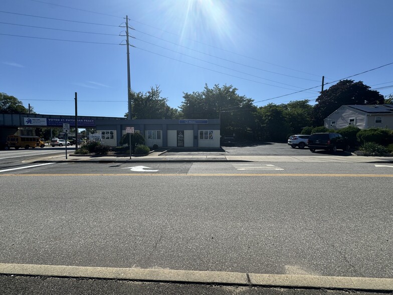 Primary Photo Of 236 Sunrise Hwy, Lindenhurst Office For Lease