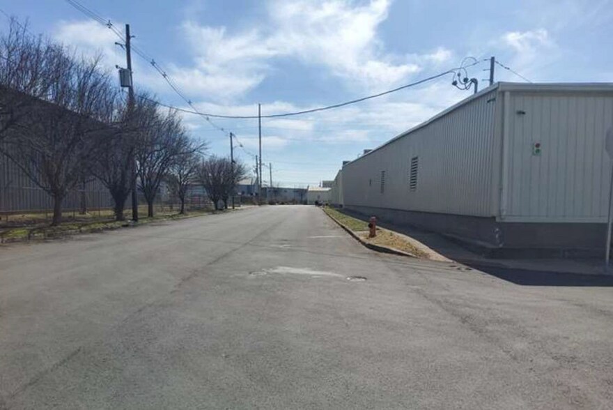 More Photos Of 1121 W Kentucky St, Louisville Distribution For Sale