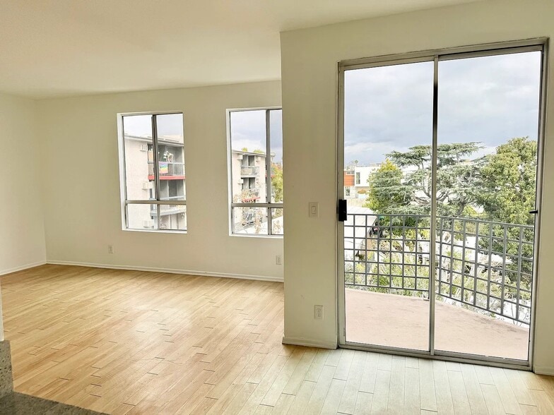 More Photos Of 884 Palm Ave, West Hollywood Apartments For Sale