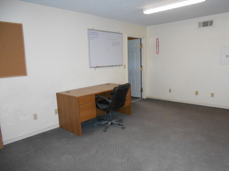 More Photos Of 512 E Greene St, Carlsbad Flex For Sale