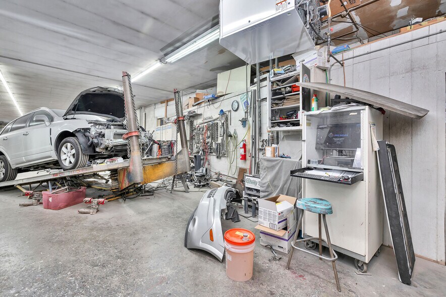 More Photos Of 186 Perry Hwy, Pittsburgh Auto Dealership For Sale