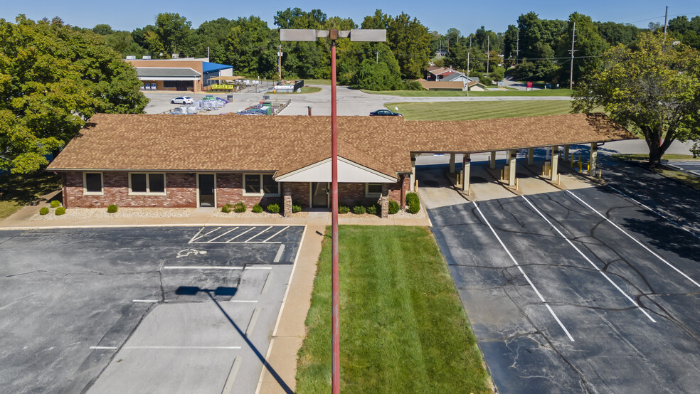 Primary Photo Of 1501 W Golfview Dr, Collinsville Bank For Lease