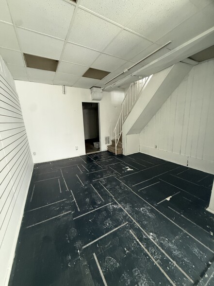 More Photos Of 1669 Wisconsin Ave NW, Washington Storefront For Lease