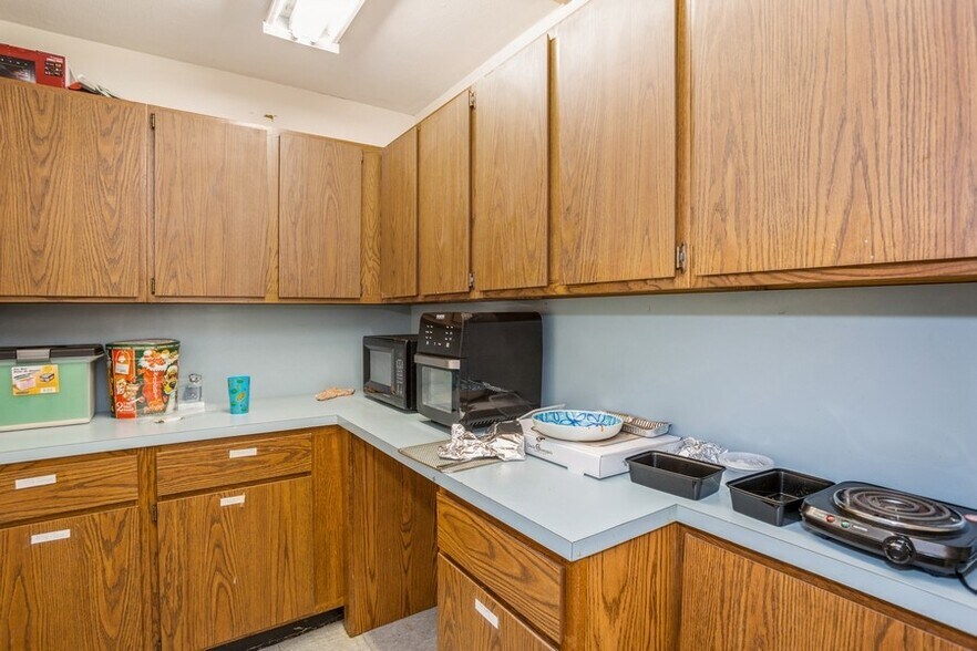 More Photos Of 626 Canal Rd, Mount Sinai Office For Lease