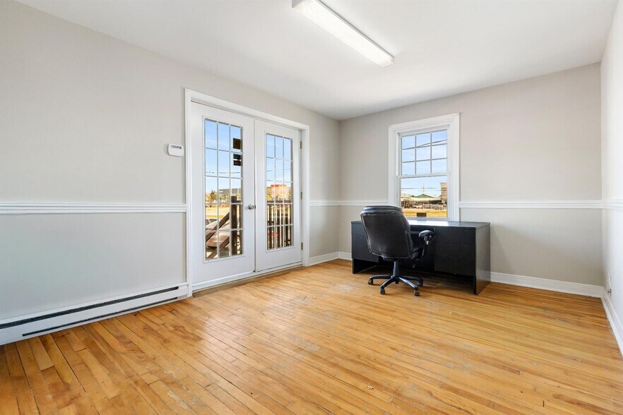 More Photos Of 14190 Boul Du Curé-Labelle, Mirabel Office For Sale
