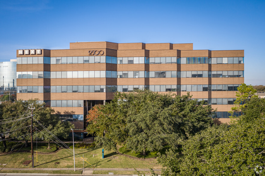 Primary Photo Of 2500 Wilcrest Dr, Houston Coworking Space