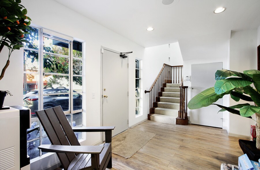 More Photos Of 424 Pico Blvd, Santa Monica Loft Creative Space For Lease