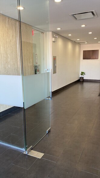 More Photos Of 6232 N Pulaski Rd, Chicago Office For Sale
