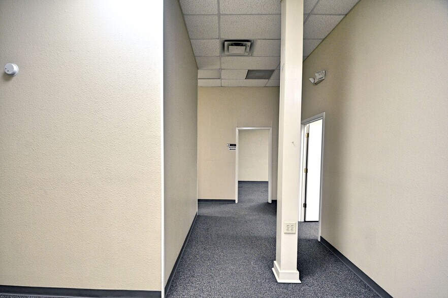 More Photos Of 109-111 N River St, Seguin Office For Sale