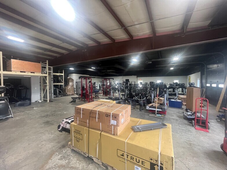 More Photos Of 1882 Fall River Ave, Seekonk Industrial For Sale