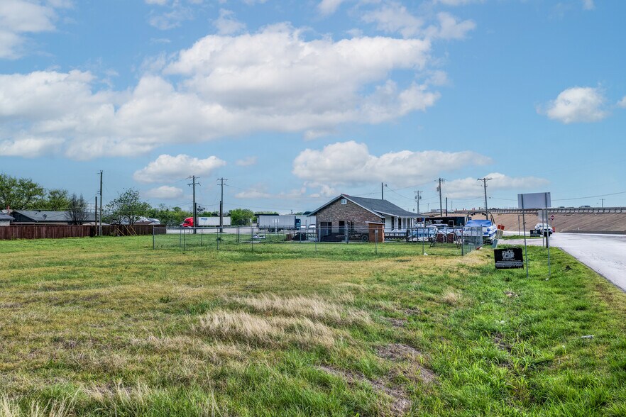 More Photos Of 720 E Lamar St, Royse City Freestanding For Sale