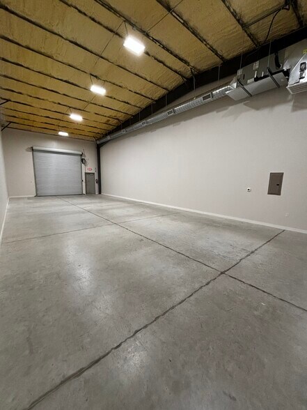 More Photos Of 401 S. Chitalpa St., Leander Flex For Lease