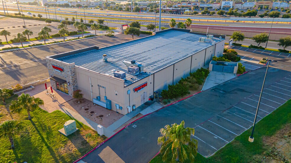 More Photos Of 2302 NE Bob Bullock Loop, Laredo Storefront For Lease
