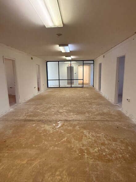 More Photos Of 710 Lowndes Hill Rd, Greenville Office For Lease