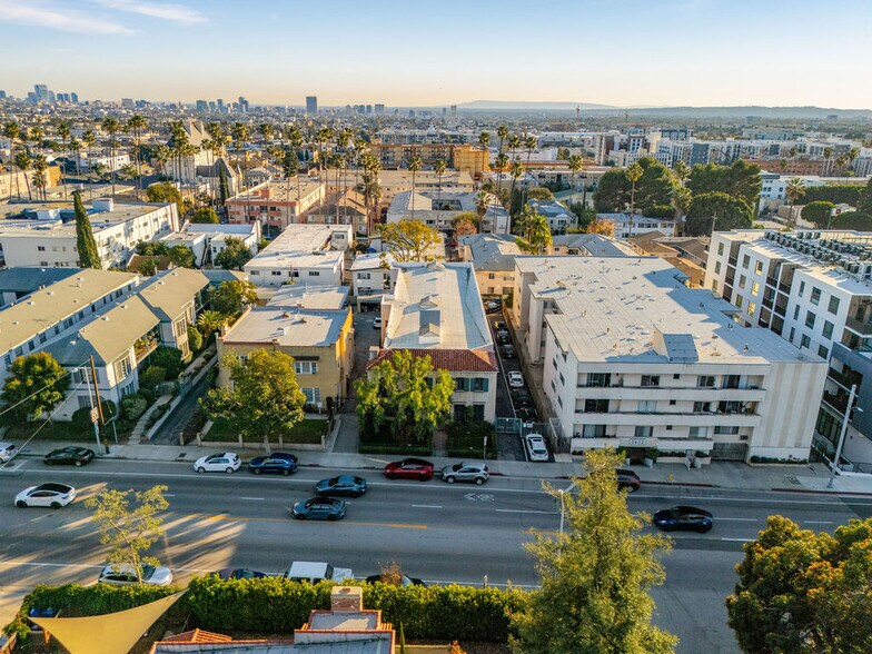 More Photos Of 5424 Franklin Ave, Los Angeles Apartments For Sale