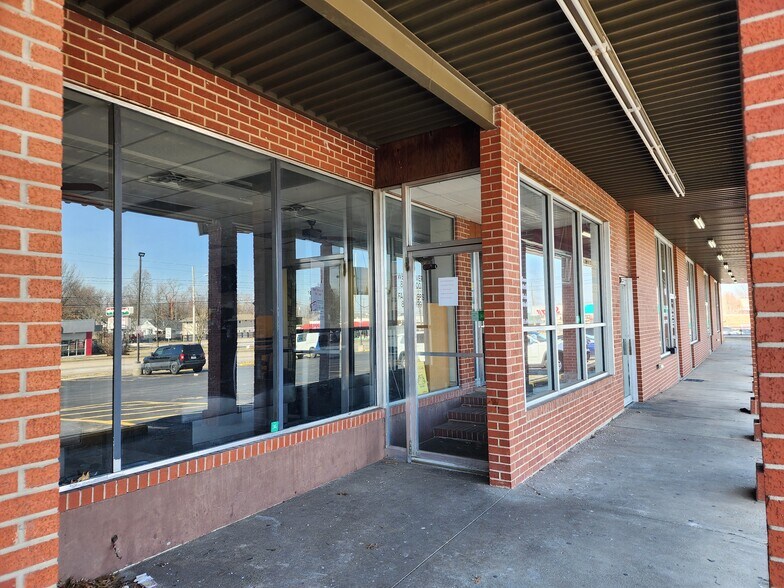 More Photos Of 521 S Glenstone Ave, Springfield General Retail For Lease