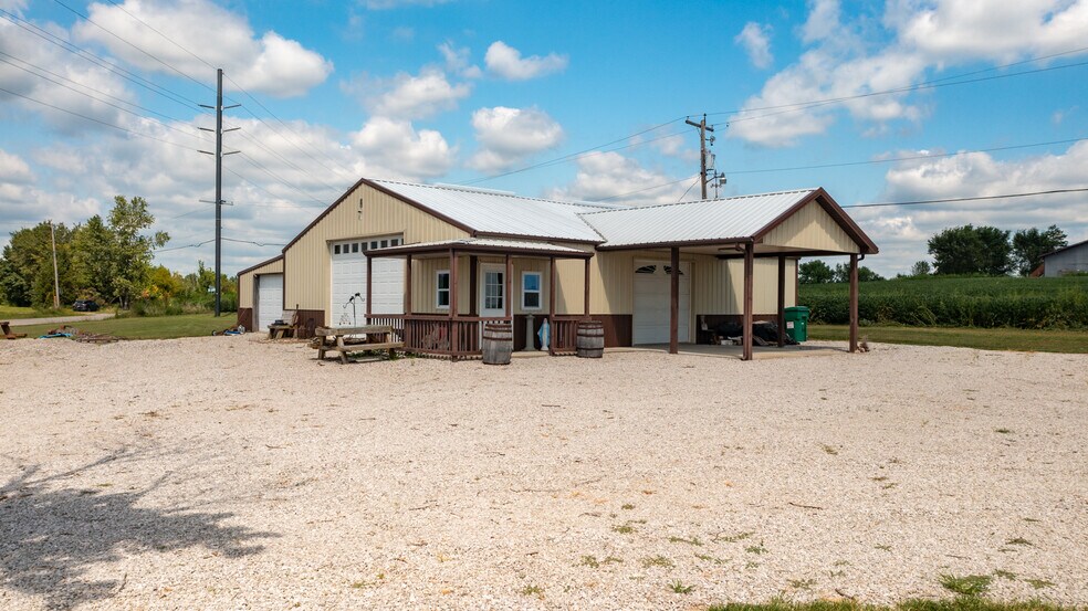 More Photos Of 20447 Old Route 66 Hwy, Staunton Flex For Sale