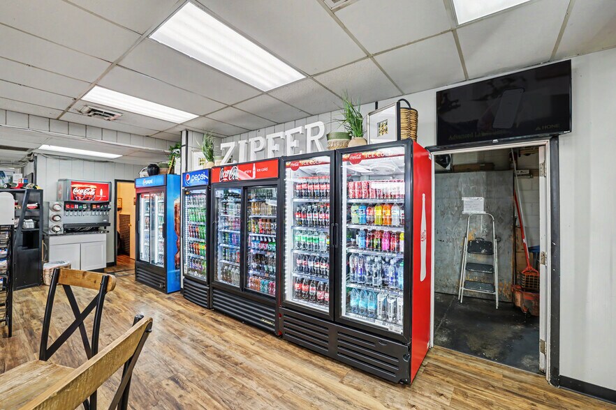 More Photos Of 9 E Ellis St, Paul Convenience Store For Sale