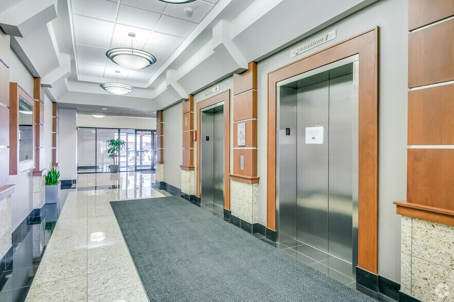 More Photos Of 2675 N Mayfair Rd, Wauwatosa Office For Lease