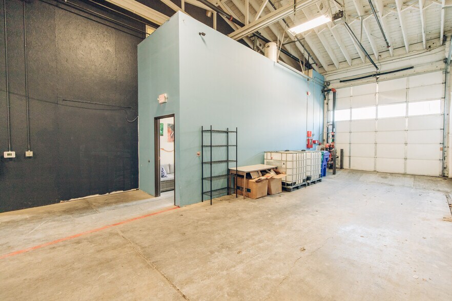 More Photos Of 1001 SE Division St, Portland Freestanding For Sale